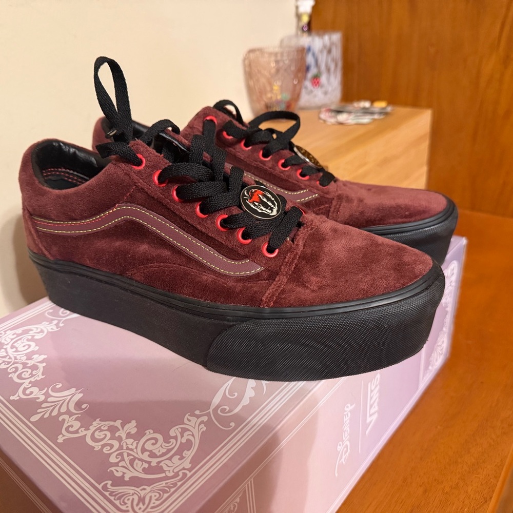 Women’s Vans Disney x Old Skool Stackform —Snow White Poison Apple 🍎